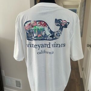 Men’s BRAND NEW Vineyard Vines tee Size Large